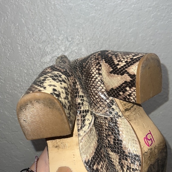 Urban Outfitters Snake Skin Look Ankle Heel Booties - Picture 13 of 14